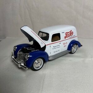 Pepsi Cola 1940 Ford Pickup Die-Cast Model White/Blue 1:18 Scale Coin bank